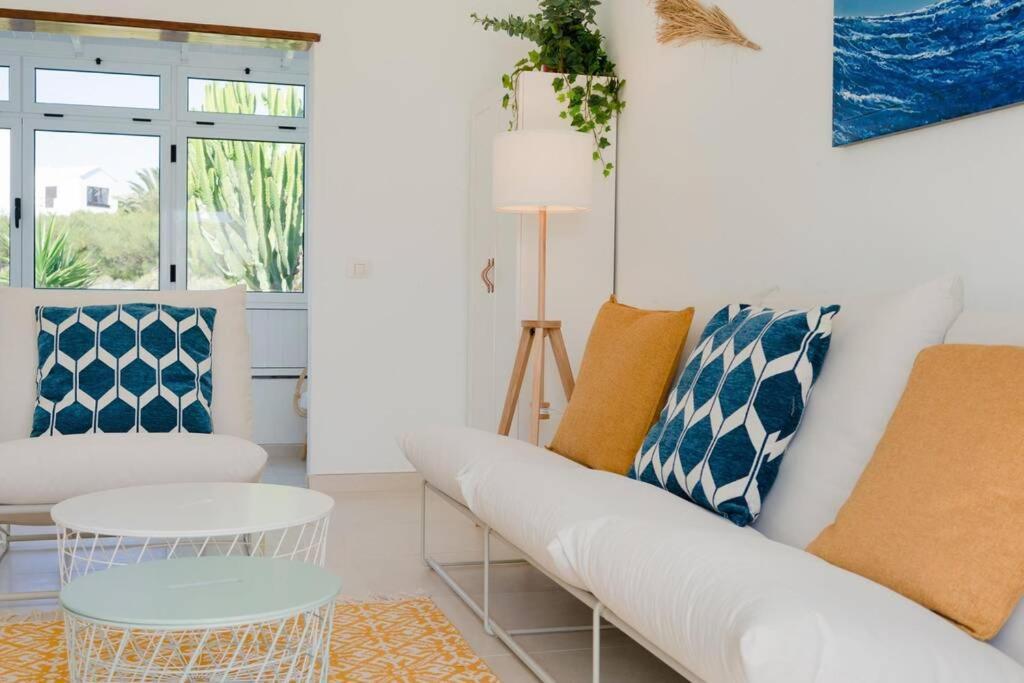 Luxurious Bungalow A2 In A Quiet Complex With Pool 100M From The Sea Charco del Palo Ngoại thất bức ảnh