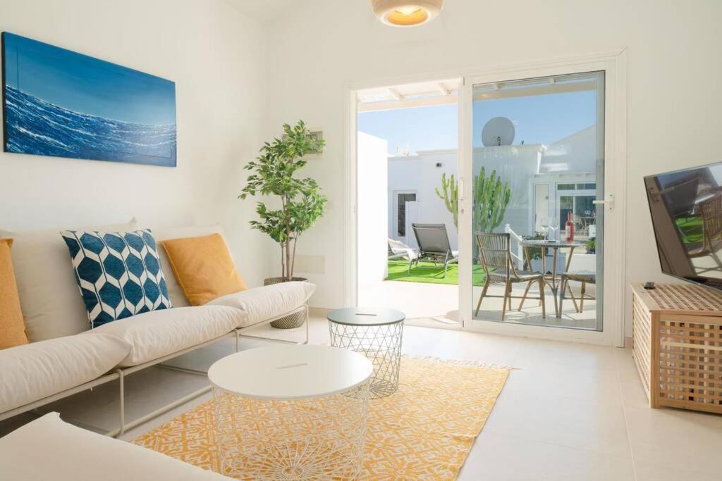 Luxurious Bungalow A2 In A Quiet Complex With Pool 100M From The Sea Charco del Palo Ngoại thất bức ảnh