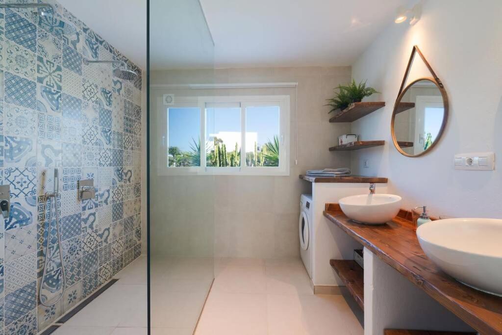 Luxurious Bungalow A2 In A Quiet Complex With Pool 100M From The Sea Charco del Palo Ngoại thất bức ảnh