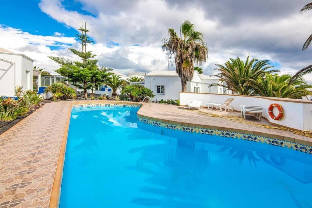 Luxurious Bungalow A2 In A Quiet Complex With Pool 100M From The Sea Charco del Palo Ngoại thất bức ảnh