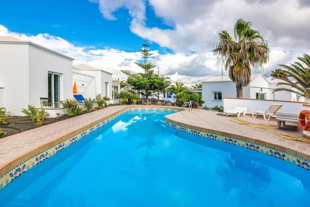 Luxurious Bungalow A2 In A Quiet Complex With Pool 100M From The Sea Charco del Palo Ngoại thất bức ảnh